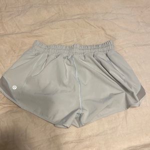 Lululemon hotty hot shorts size 4 2.5”